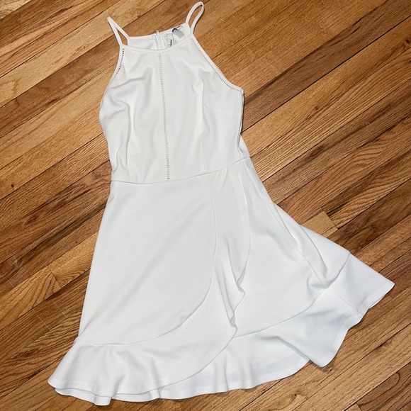 Pure White Mini Dress - Picture 3 of 6